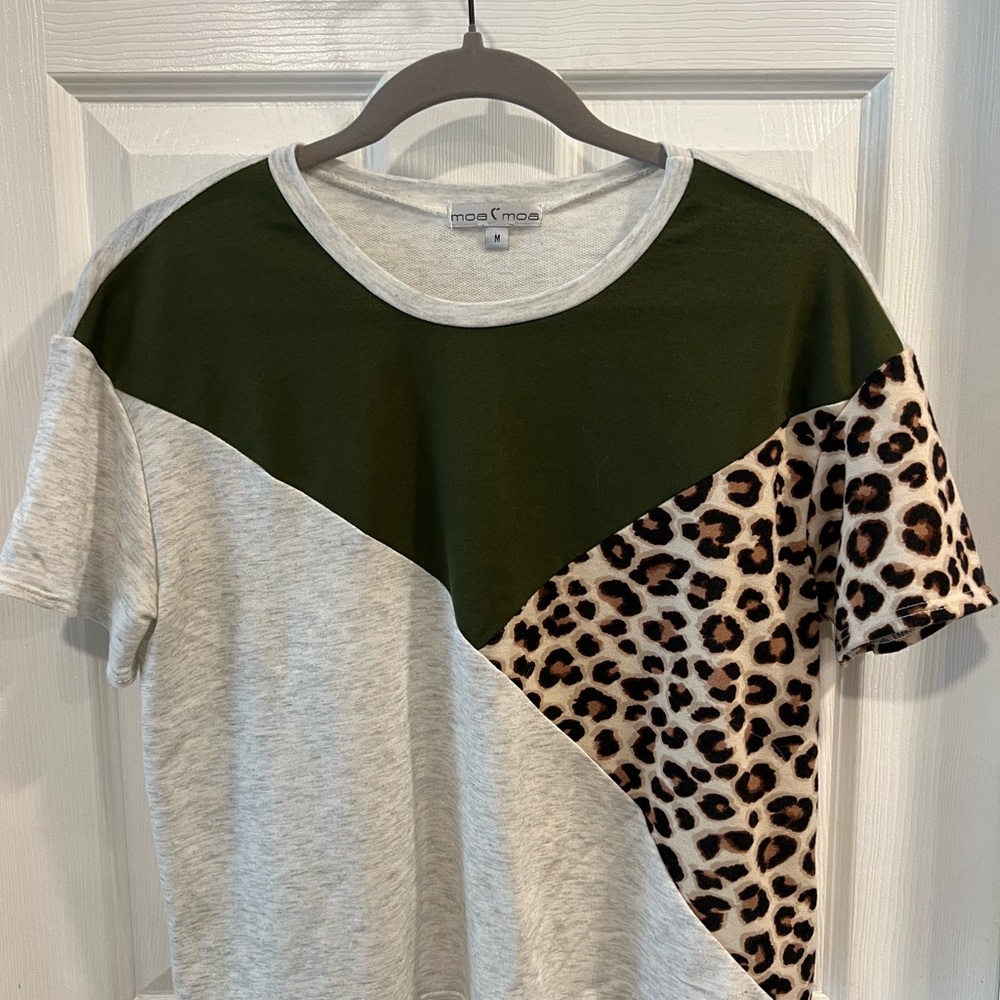 Moa Moa Green and White Casual Top